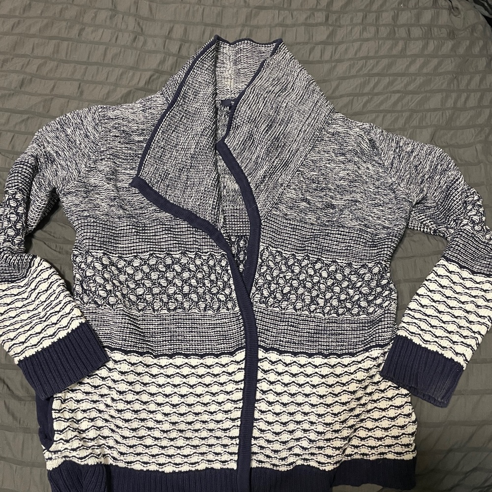 Gap chunky cable knit style cardigan sweater. Blue & white- women’s size XL